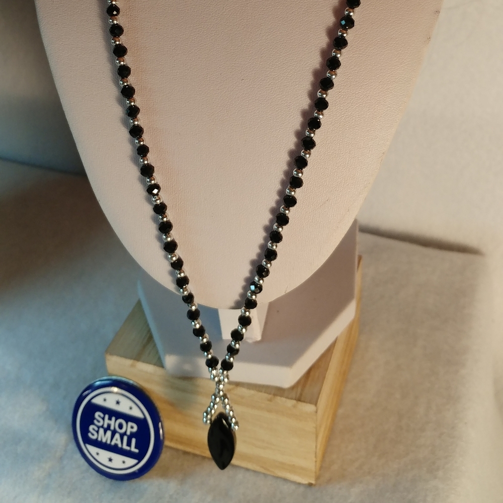Stunning black & silver Neclace.